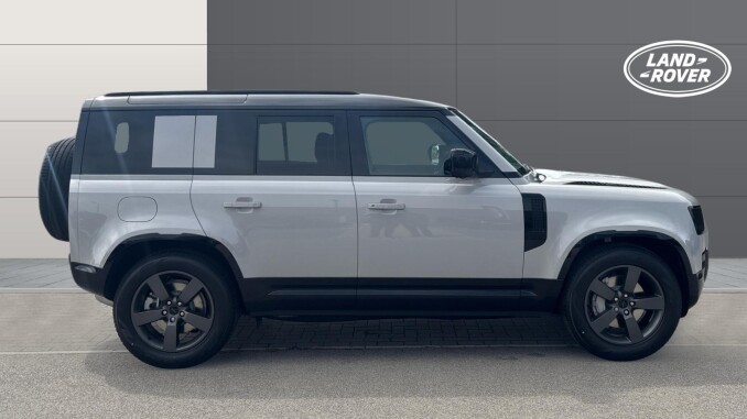 Land Rover Defender 3.0 D350 X-Dynamic HSE 110 5dr Auto Diesel Estate - Image 5